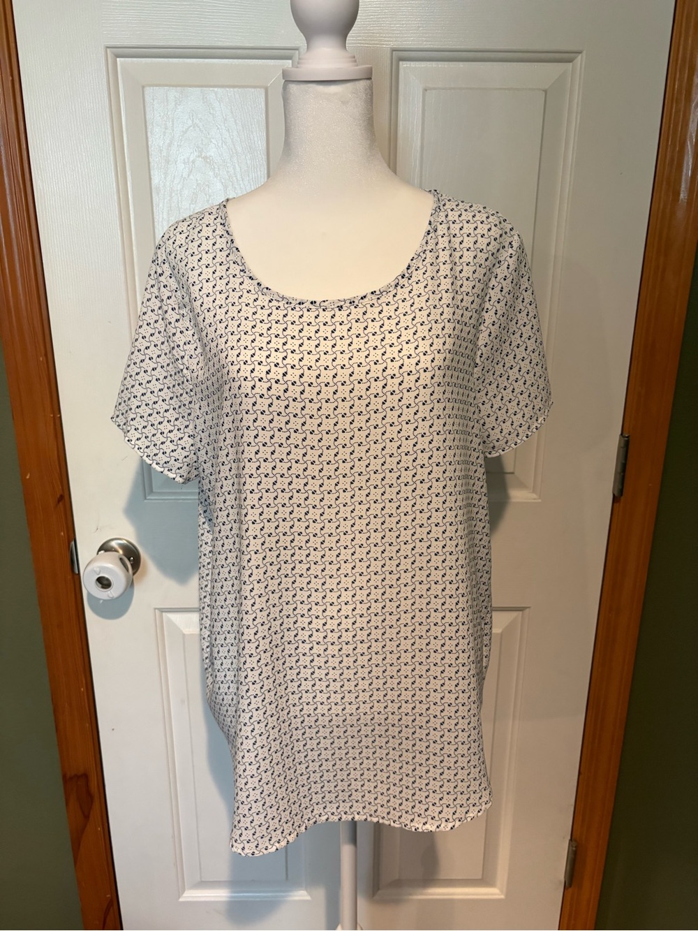 Womens White & Navy Patterned Short Sleeve Scoop Neck Top